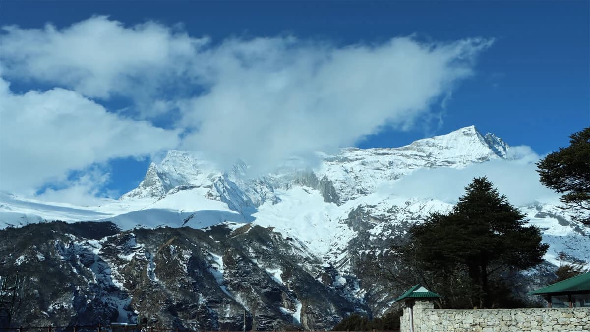 Numbur Himal Trek