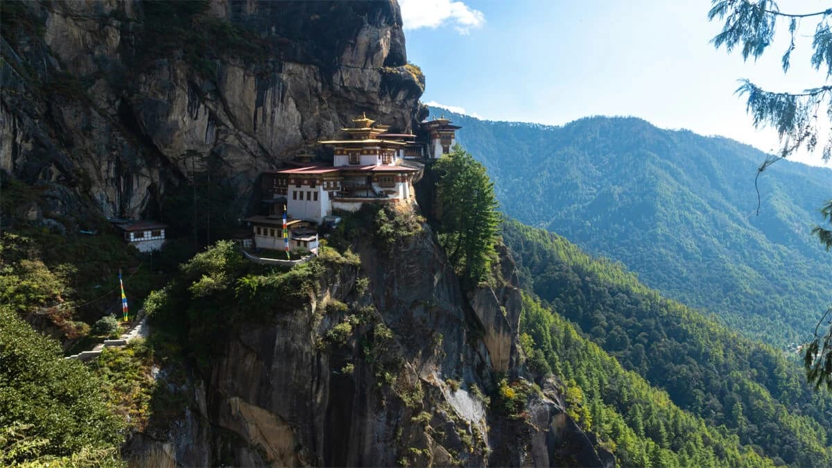 Bhutan Cultural Tour: A Fascinating Look at the Uniquely Buddhist Country