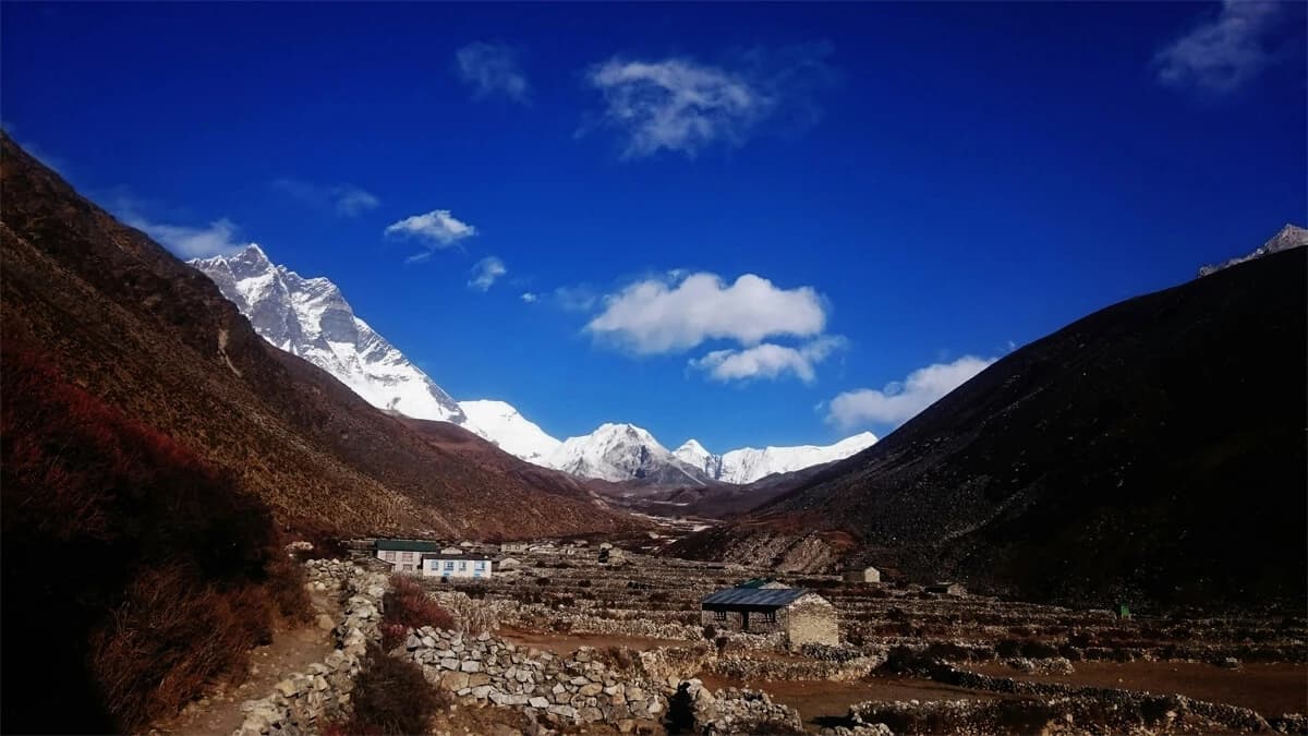 Amphu Lapcha Pass Trek