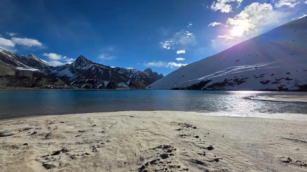 Gokyo Lake Trek with Helicopter Return