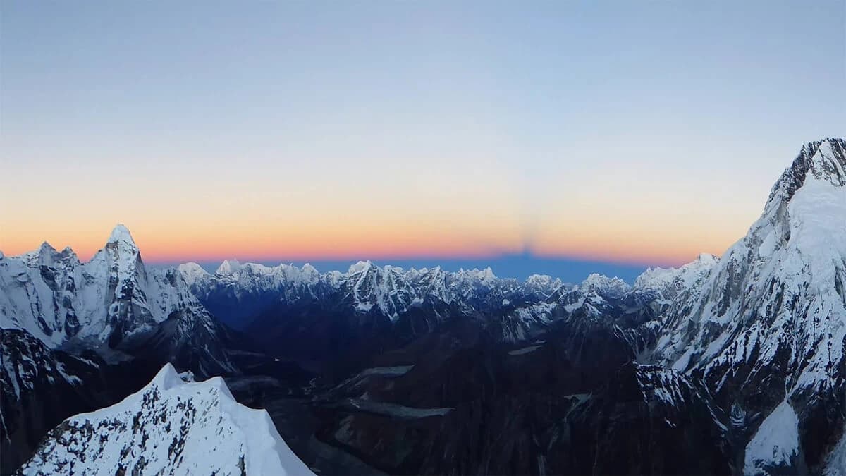 Larkya Peak vs Island Peak