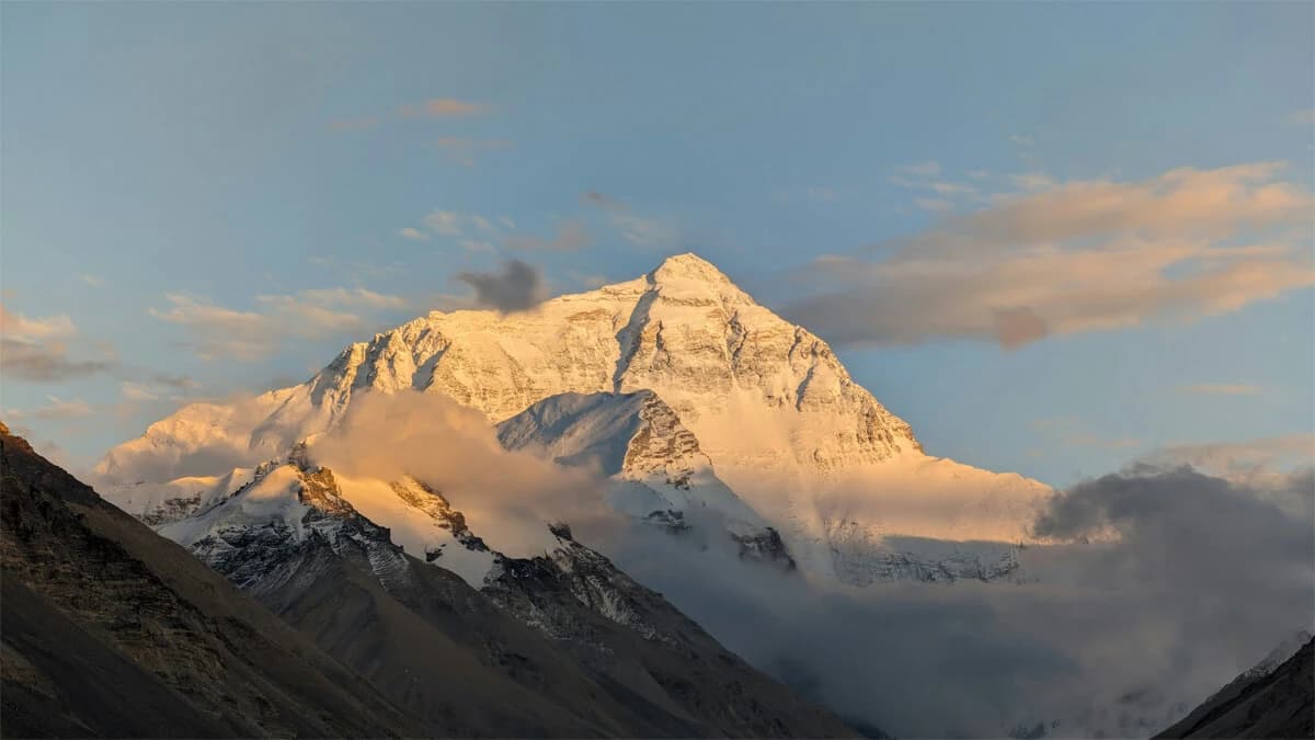 everest base camp south vs north