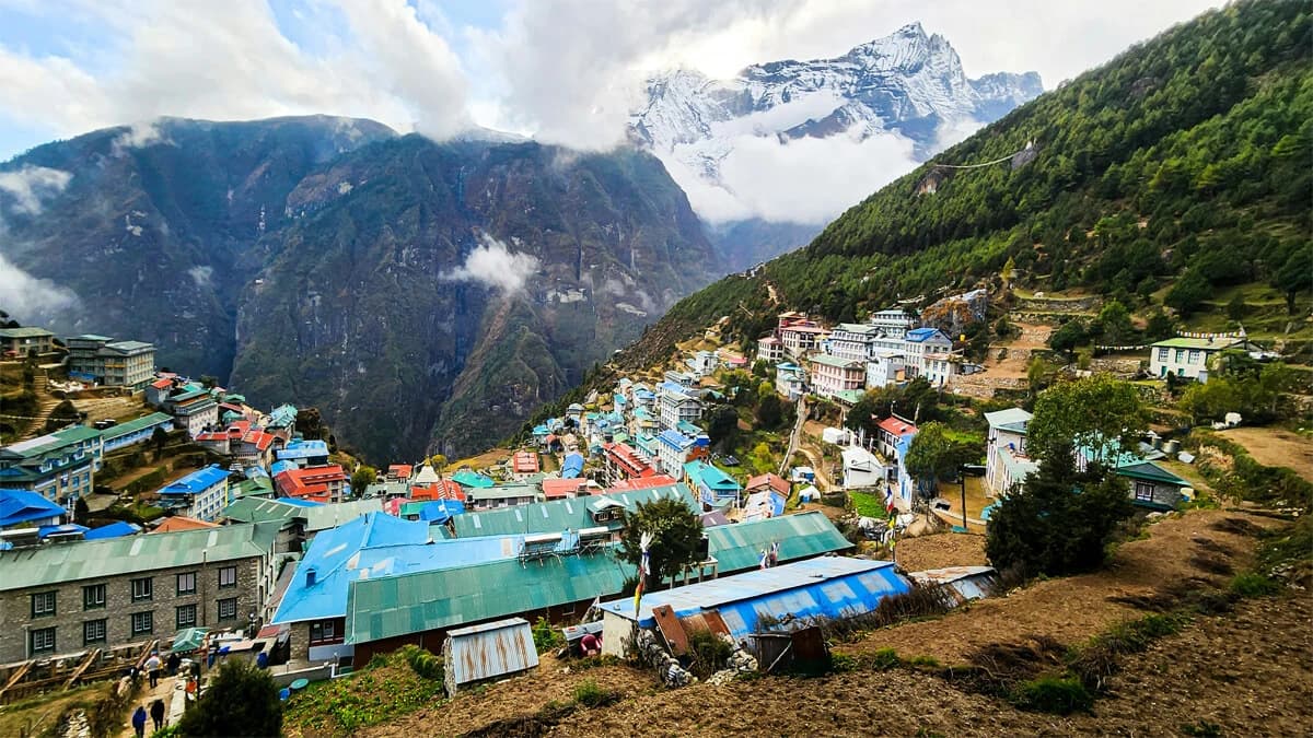 Renjo La Pass Gokyo Lake Trek with Helicopter Return
