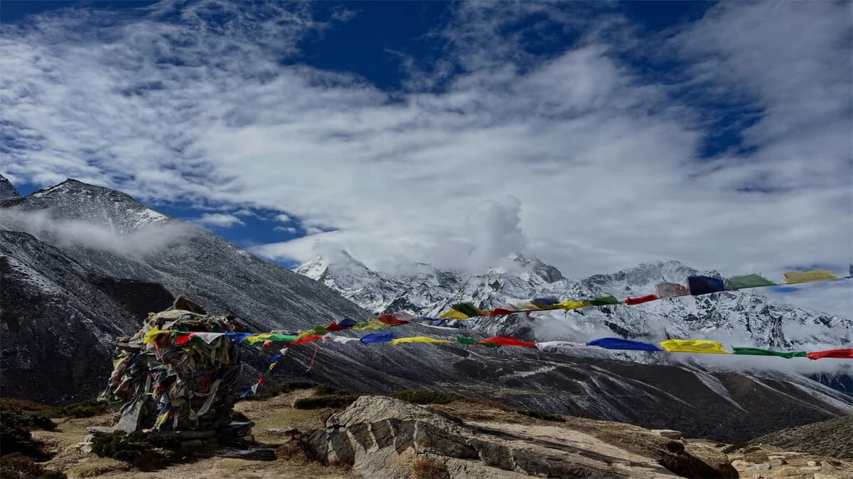 Best Season for Everest Three Passes Trek