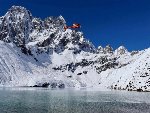 Gokyo Lake Trek with Helicopter Return